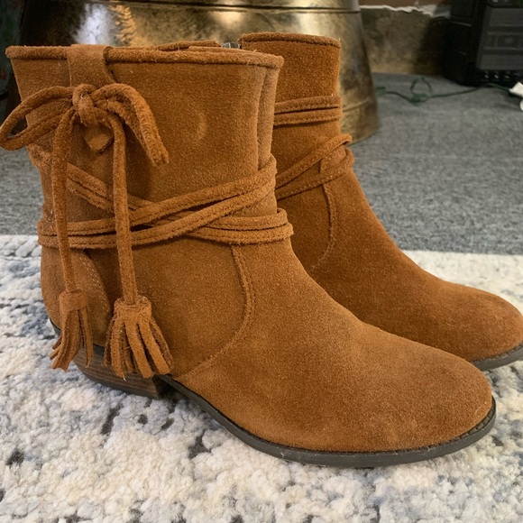 Minnetonka brown ankle bootie tassel - Picture 2 of 7